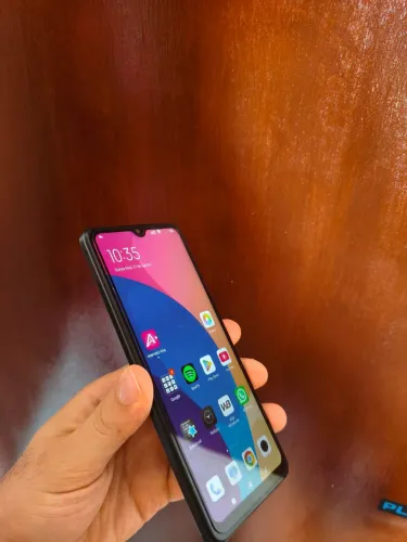 Xiaomi Redmi 12C em ótimo estado, 2 capinhas e carregador inclusos!