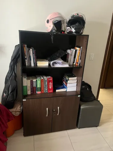 Vende-se mesa para escritório, cadeira presidente e estante para livros