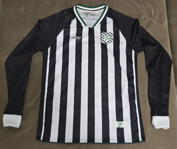 Camisa Figueirense 2024, manga longa, Tam P, pequena mancha de fabricação na frente.