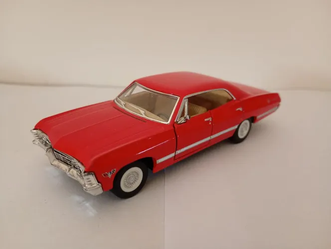 Kinsmart - Miniatura Chevrolet Impala 1967