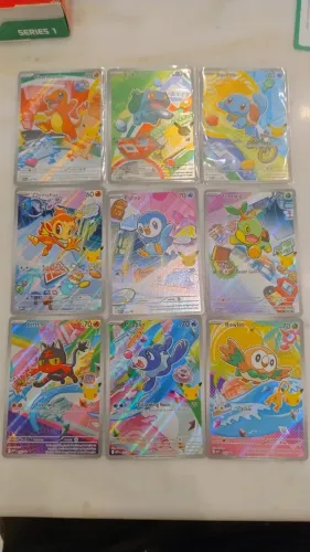 Conjunto parceiros iniciais Pokémon Série 1 em inglês-co