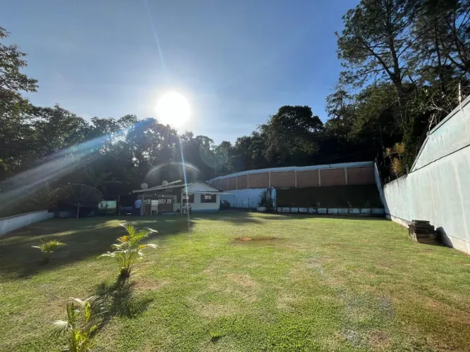 Casa com 2 quartos em amplo terreno com muita área verde - Aeroporto - Juiz de Fora/MG