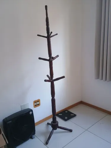 Cabideiro de madeira