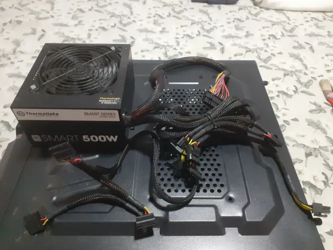 Vendo Fonte Thermaltake 500w para PC - Bivolt
