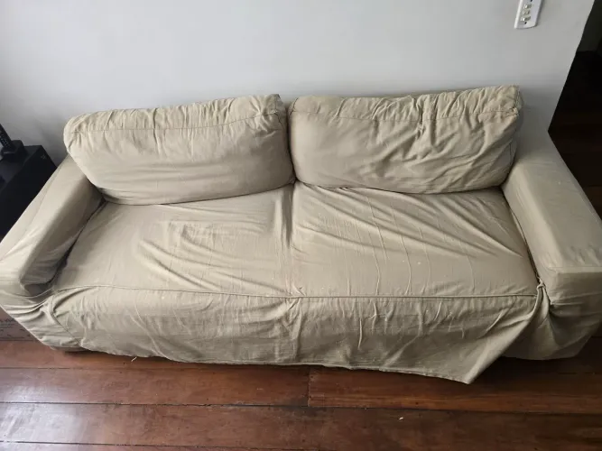 Vendo sofá de 3 lugares com capa