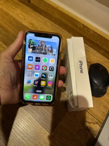 iphone 11 NOVO NA CAIXA COM NOTA FISCAL UNICO DONO IGUAL A ZERO+CARREGADOR+CABO+CAPAS+LIND