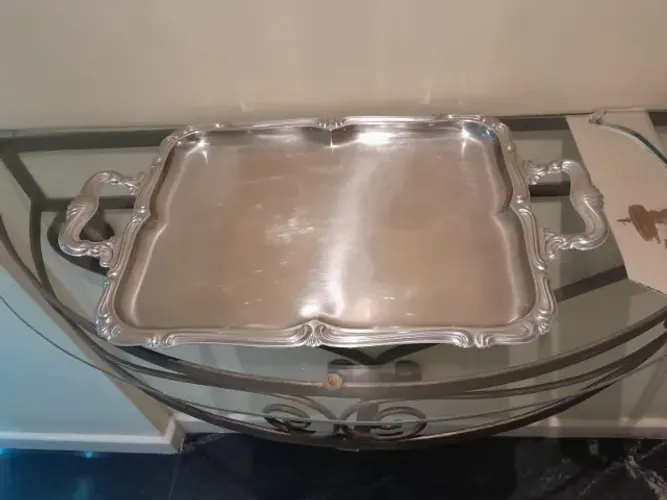 Bandeja Metal Inox Rico Detalhes - Clássico luxo