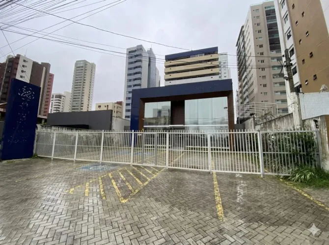 Prédio comercial em Tambaú, com 375 m², bem localizado.
