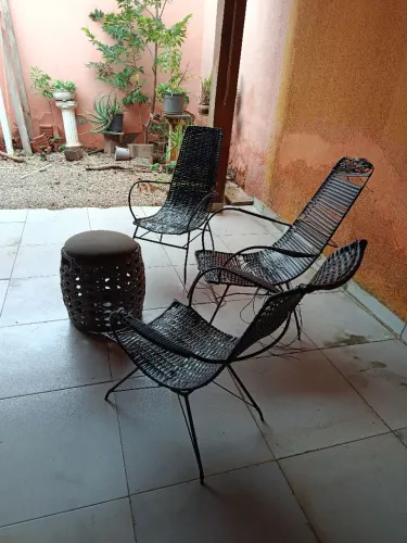 Jogo de cadeira de ferro com descanso de pés 