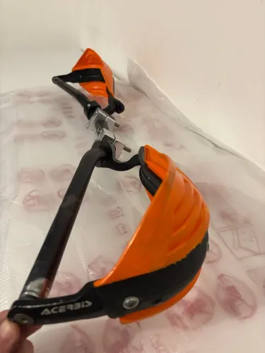 Guidão Renthal com adaptador e protetor de mão acerbis