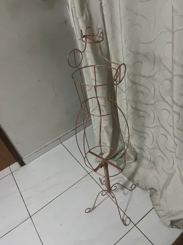 Manequim Aramado Decorativo - Ideal para Loja, Costura ou Decoração