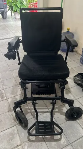 Cadeira motorizada Powerlite semi nova