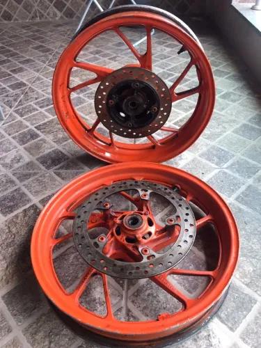 Roda de moto twister 250cc Laranja de dianteiro e traseira vem com disco de freio.