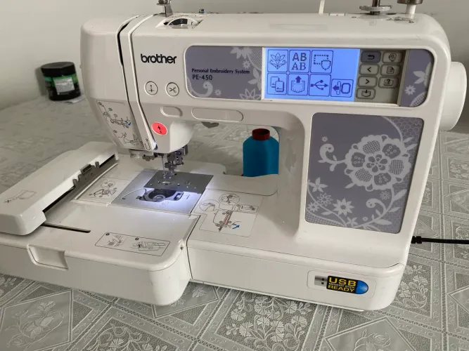 Máquina de bordar Brother PE450