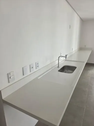 Pia e Bancada de Quartzo Branca