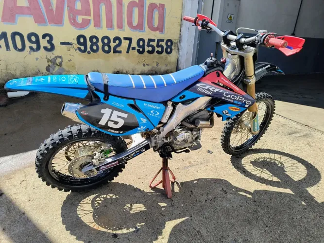 Moto de trilha Honda CR (mix).