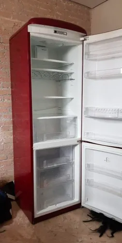 Refrigerador retro gorenge vermelho
