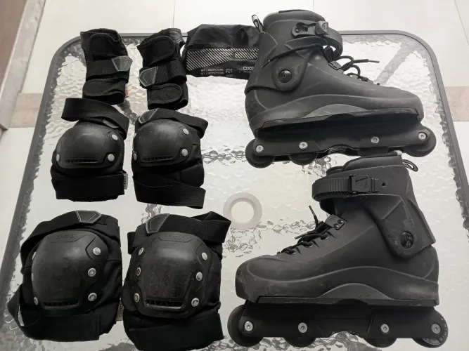 Patins Street com equipamentos de segurança
