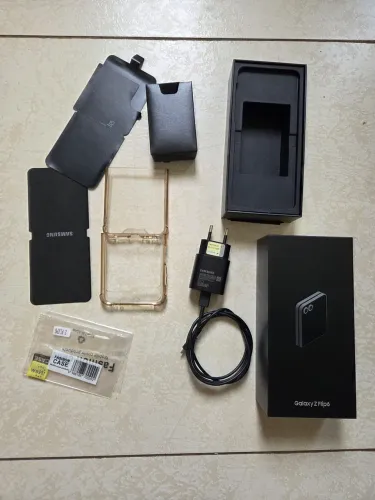 Samsung Galaxy zflip 6 256gb 12gb ram