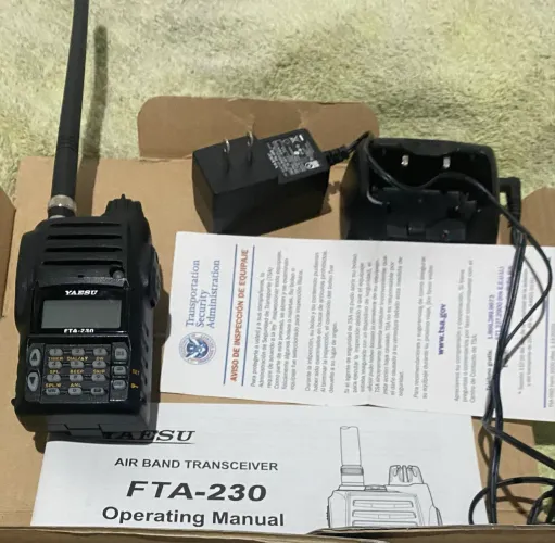 Rádio aeronáutico yaesu fta 230