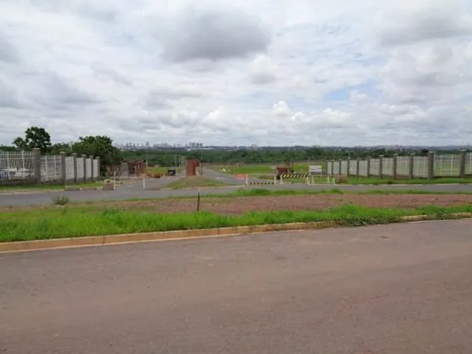 Vende-se terreno com 300m2 no Condomínio Belvedere II em Cuiabá MT.