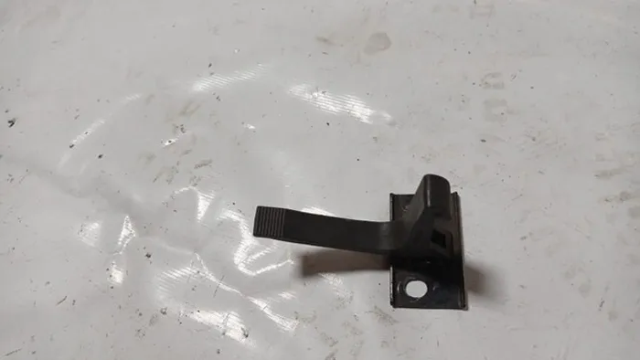Trava de capo do Fiat Punto