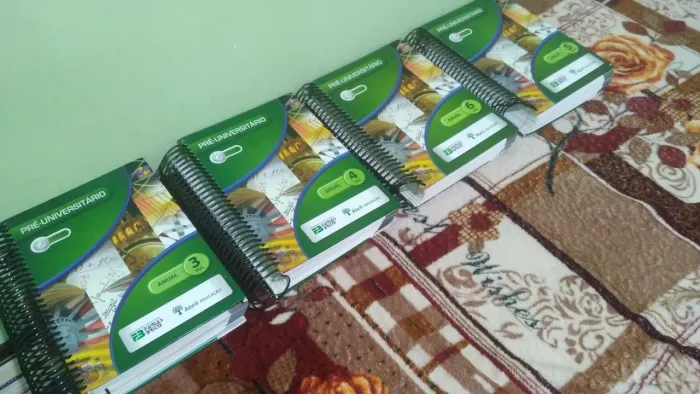 Livros Pré-Universitário Abril Educação(Preço Negociavel)