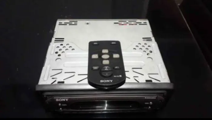 Vendo som de carro da Sony sem  chicote