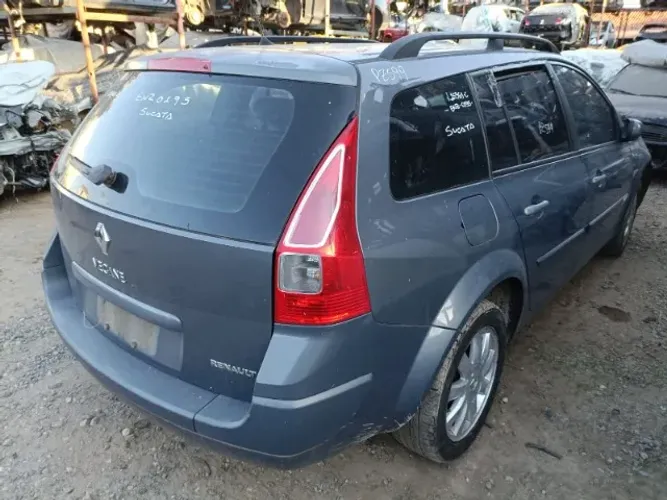 Temos peças para essa sucata! Renault Megane grand tour 1.6 16v 2012