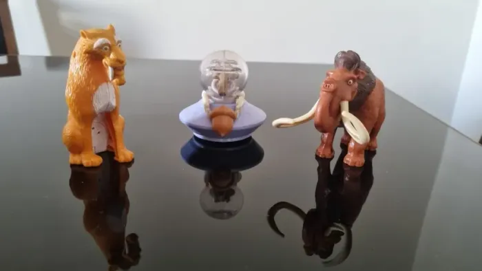  Bonecos Miniaturas McDonald's Era do Gelo Usados - Vendo Unidade Tambem
