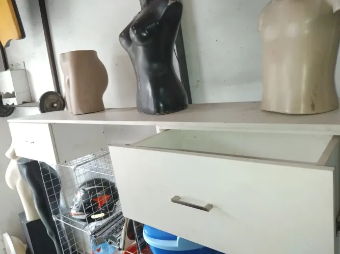 Pentiadeira ( bsncada) c/ 2 gavetas.