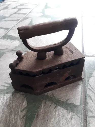 Ferro de Engomar Antigo