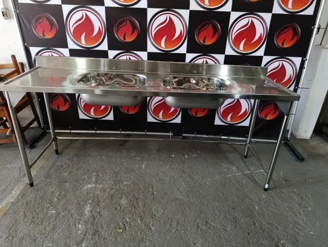 Pia industrial 2 cubas nova sem uso tampo inox 304 restante inox 430 