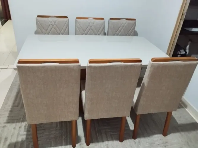 Mesa de Jantar com 6 Cadeiras toda de madeira