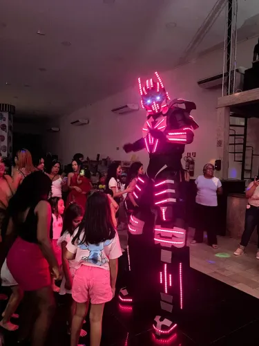 Robô de Led para animar sua festa