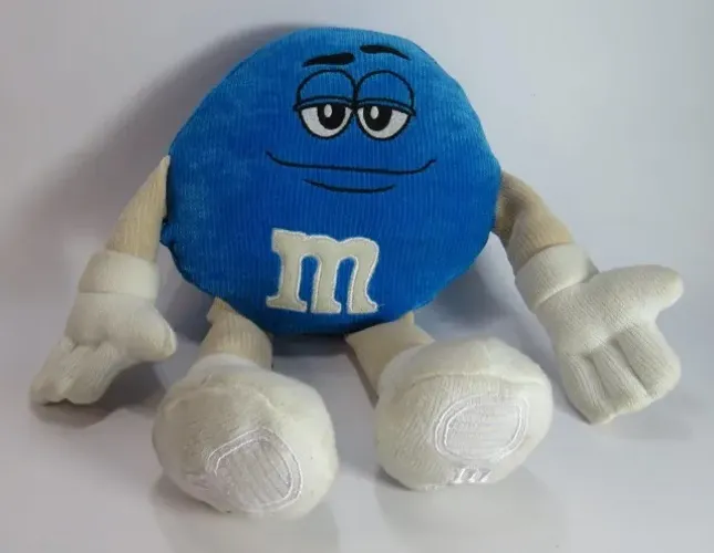 BONECO da dupla dos chocolates `M&M`, Feito em tecido e Fibra de Poliéster, 