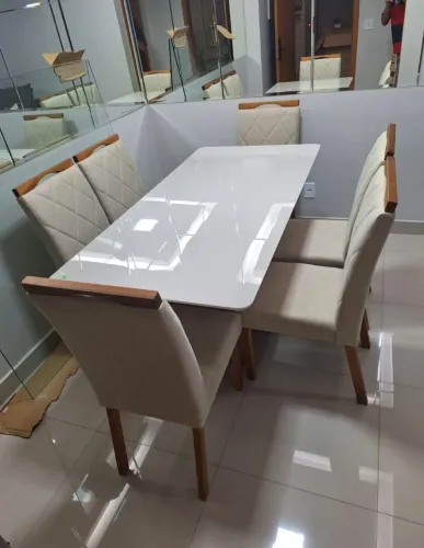 Mesa de jantar Renata com 6 cadeiras em madeira maciça 
