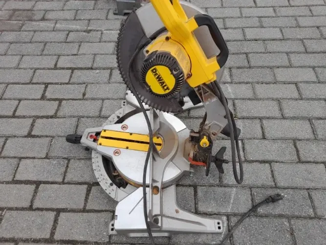 Serra meia esquadria 12" 1600W 220V DEWALT DWS715-B2
