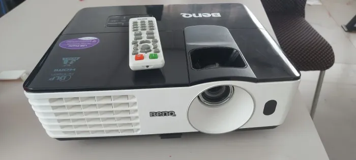 Estou liquidando, Projetor benq hdmi rca rgb sem detalhes