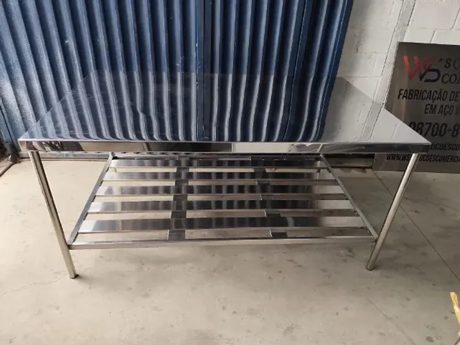 Mesa Industrial de Inox - Solução Prática e Durável para Ambientes Comerciais e Industriai