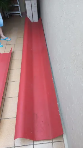 Telhas Kalhetão 1 de 1,73 m e a outra de 3,27 m
