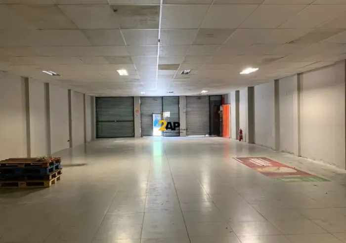 Ponto Comercial para Locação na Lapa, São Paulo-SP: 4 Salas, 4 Banheiros, 1 Vaga e 487m² d