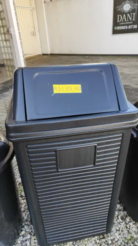Lixeira quadrada 60L