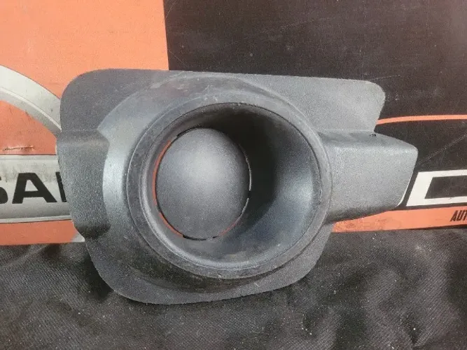 Moldura do Farol de Milha Direito Renault Kwid 2017 a 2022 (s Furo)