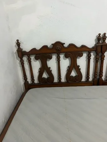 Cama  de madeira maciça 2 peças criado mudo trabalhado entalhado  madeira forte de verdade