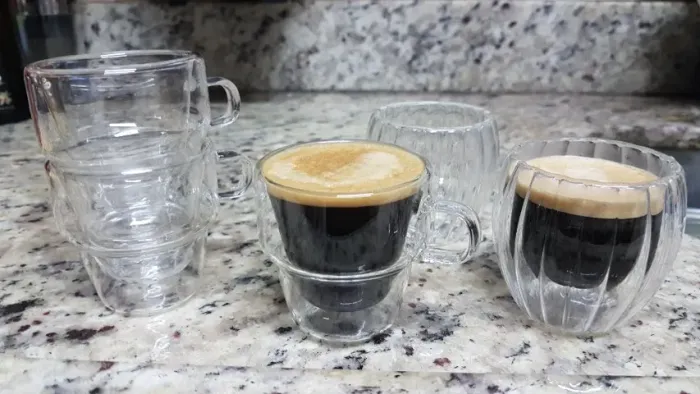 Par de xícaras em vidro duplo resistente (borosilicato) p/ café espresso, novas, importada