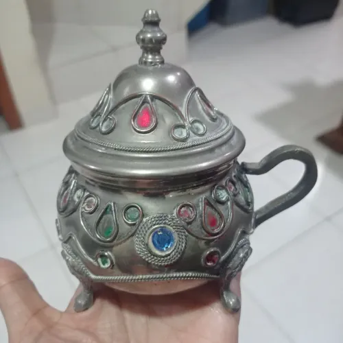 Pote Decorativo Vintage com Pedras Coloridas