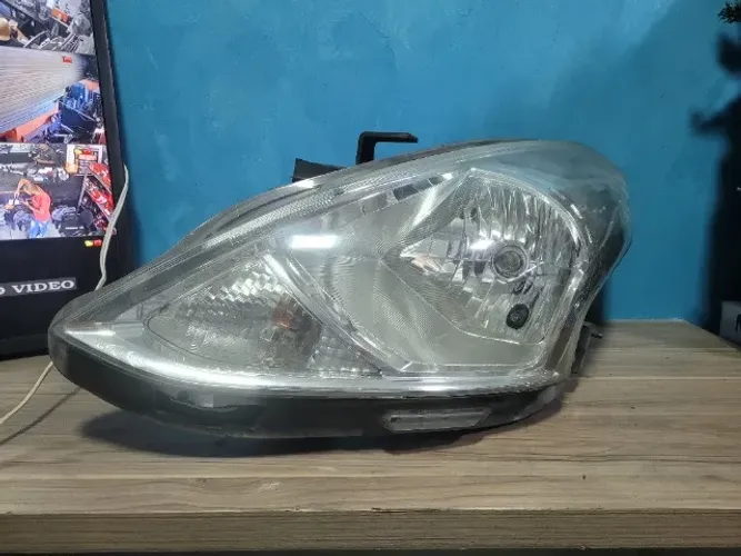 Farol Esquerdo Nissan Versa 2014 a 2019 26060 9KM0A