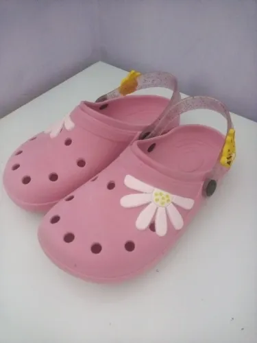 babuche infantil cor rosa enfeite abelha tam. 31/32