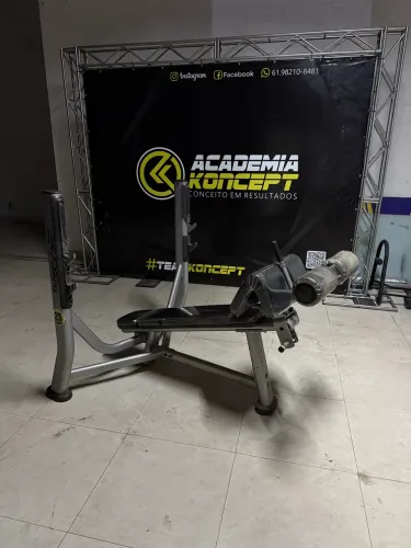 Supino declinado canadense Life Fitness Signature